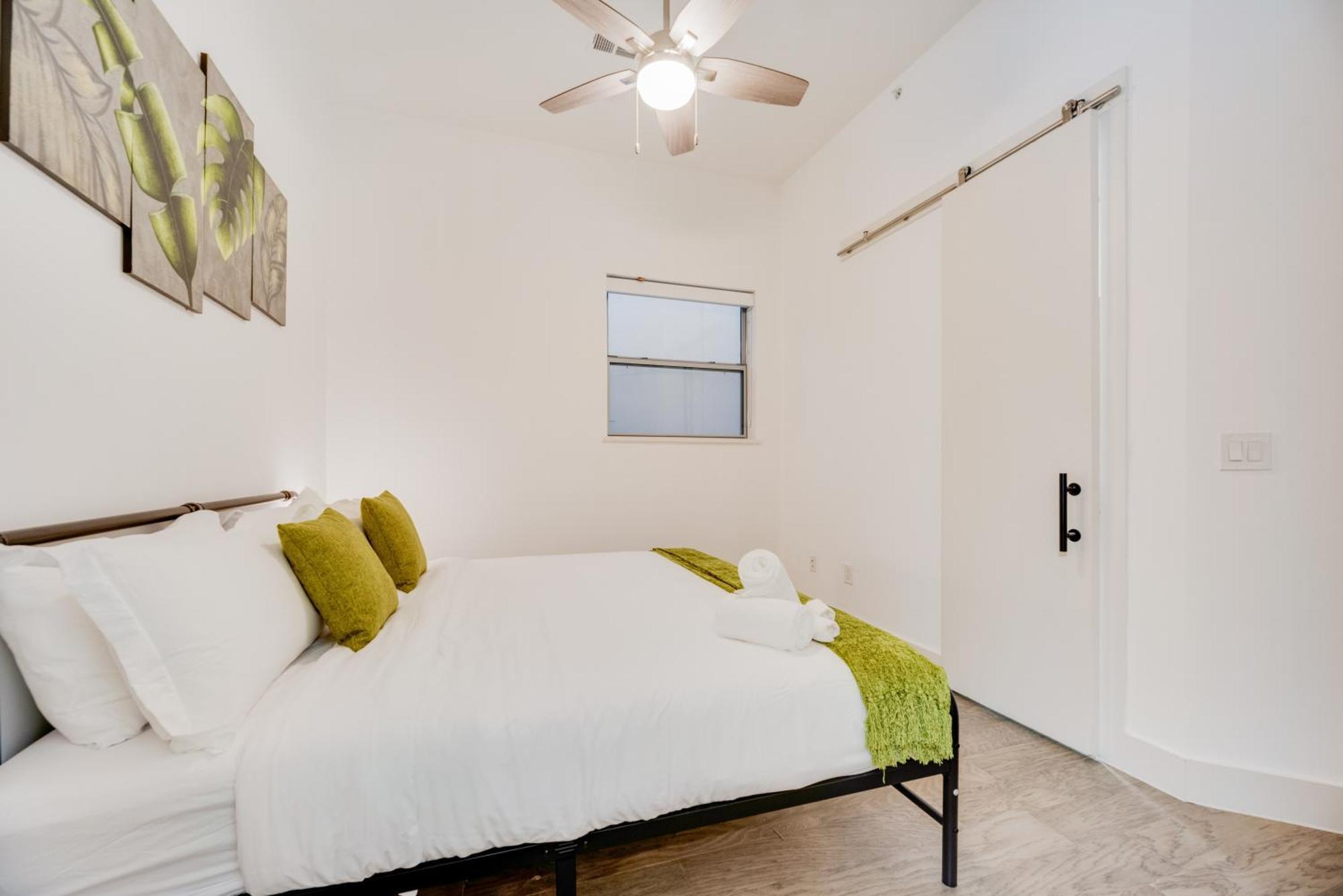 Snappy Loft Style 2Br I Gym I Parking I Workspace ดัลลัส ภายนอก รูปภาพ