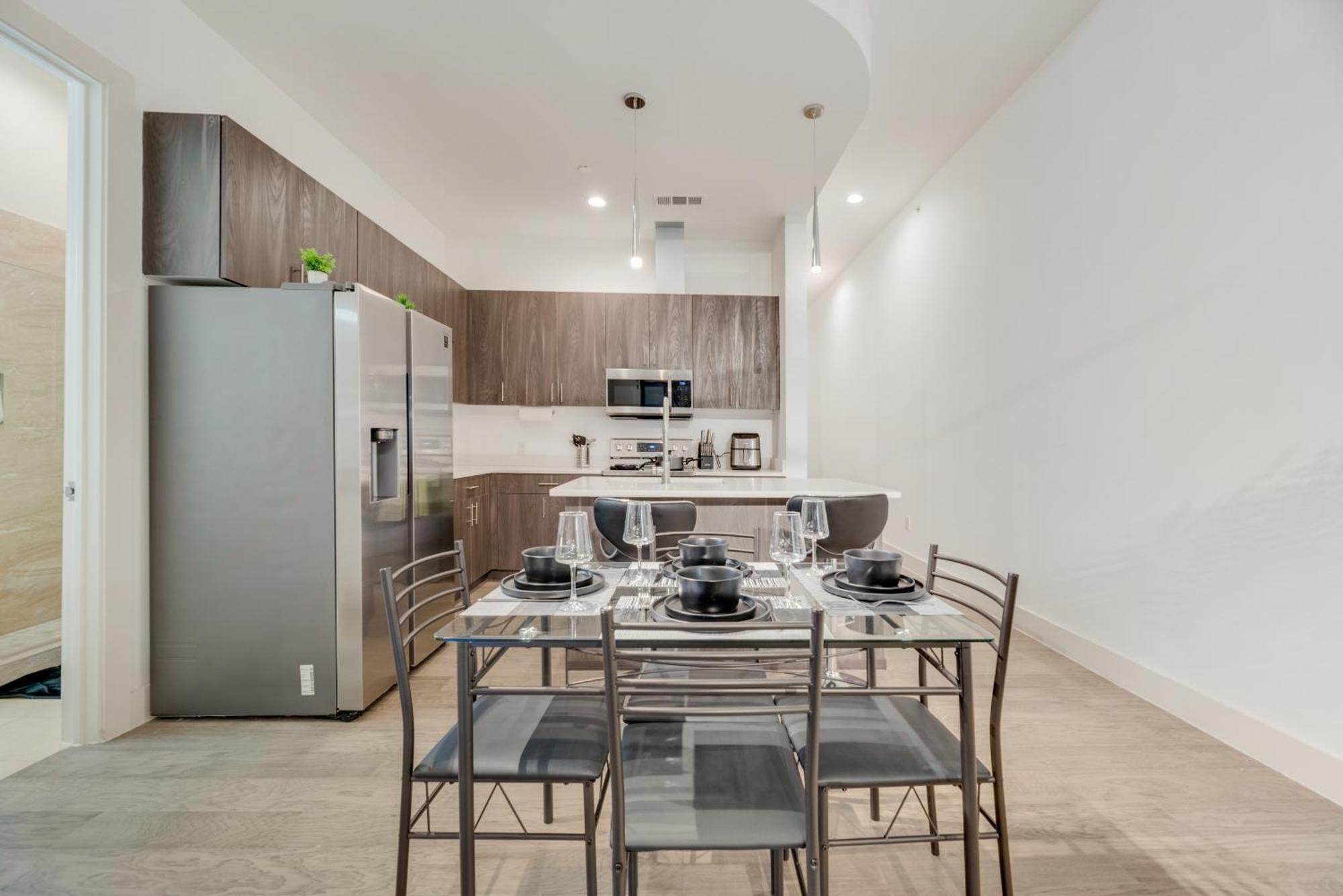 Snappy Loft Style 2Br I Gym I Parking I Workspace ดัลลัส ภายนอก รูปภาพ