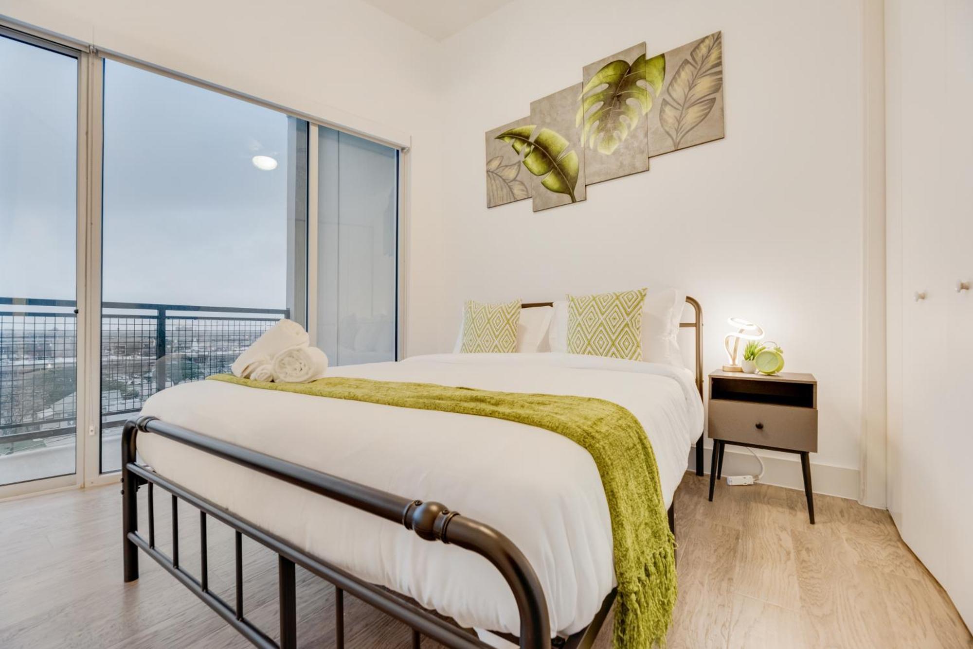 Snappy Loft Style 2Br I Gym I Parking I Workspace ดัลลัส ภายนอก รูปภาพ