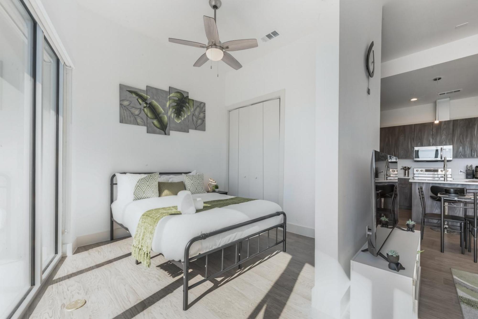 Snappy Loft Style 2Br I Gym I Parking I Workspace ดัลลัส ภายนอก รูปภาพ