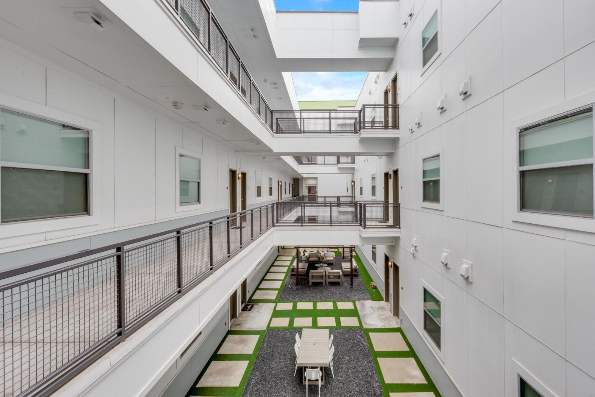 Snappy Loft Style 2Br I Gym I Parking I Workspace ดัลลัส ภายนอก รูปภาพ